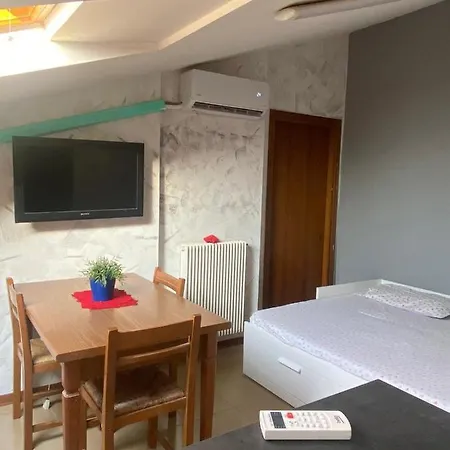 First House Mansarda Vacanze 게스트하우스 *